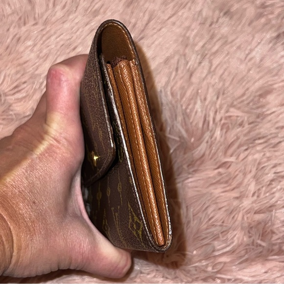 LOUIS VUITTON Sarah Wallet - Picture 11 of 13